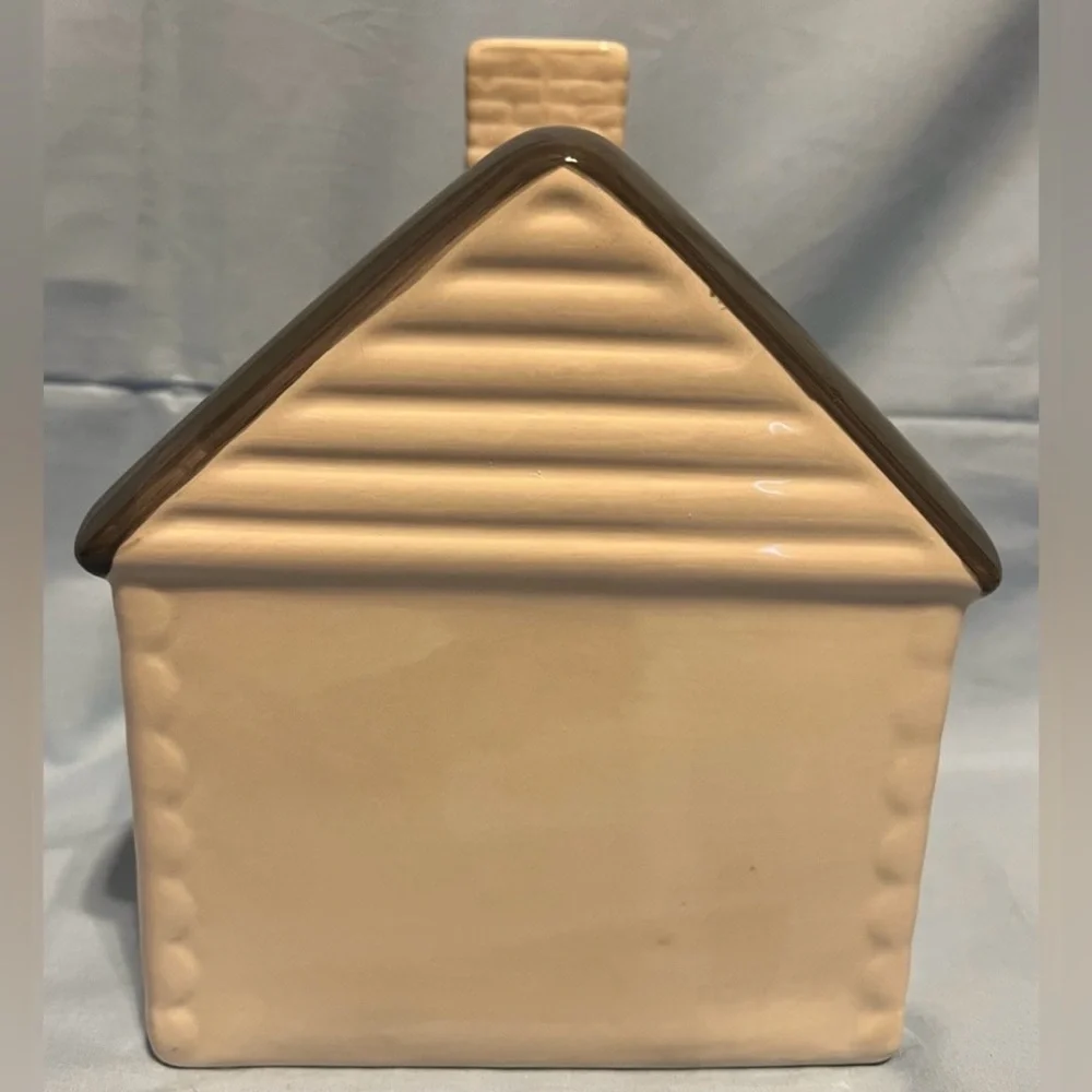 NIB Rae Dunn ceramic cabin - Picture 1 of 5
